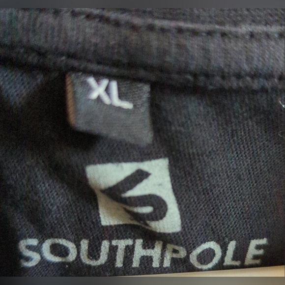 South Pole men's XL skull shirt sleeve and front graphic. Great condition - Picture 2 of 6